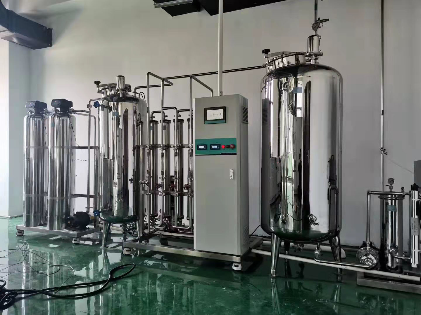 什么是超纯水设备?超纯水设备有何特点?